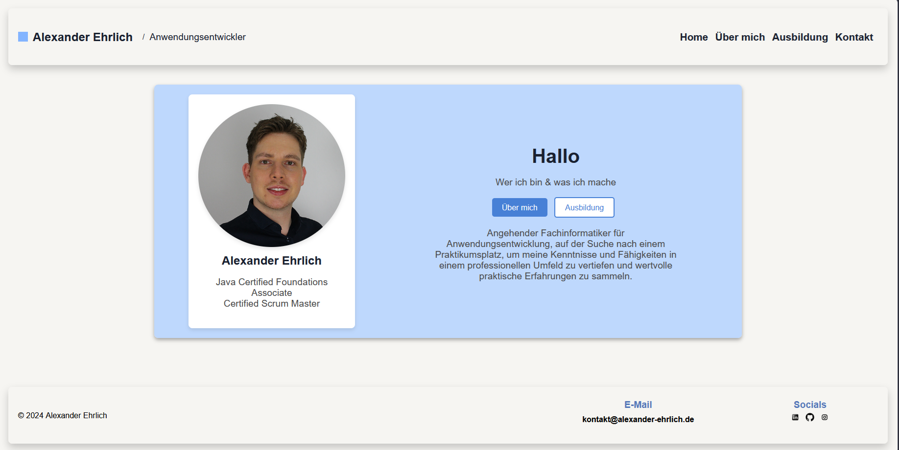 Frühere Gestaltung meiner persönlichen Website mit Profilfoto, Vorstellung und Navigation